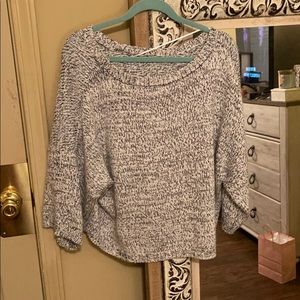 Cropped back and white sweater